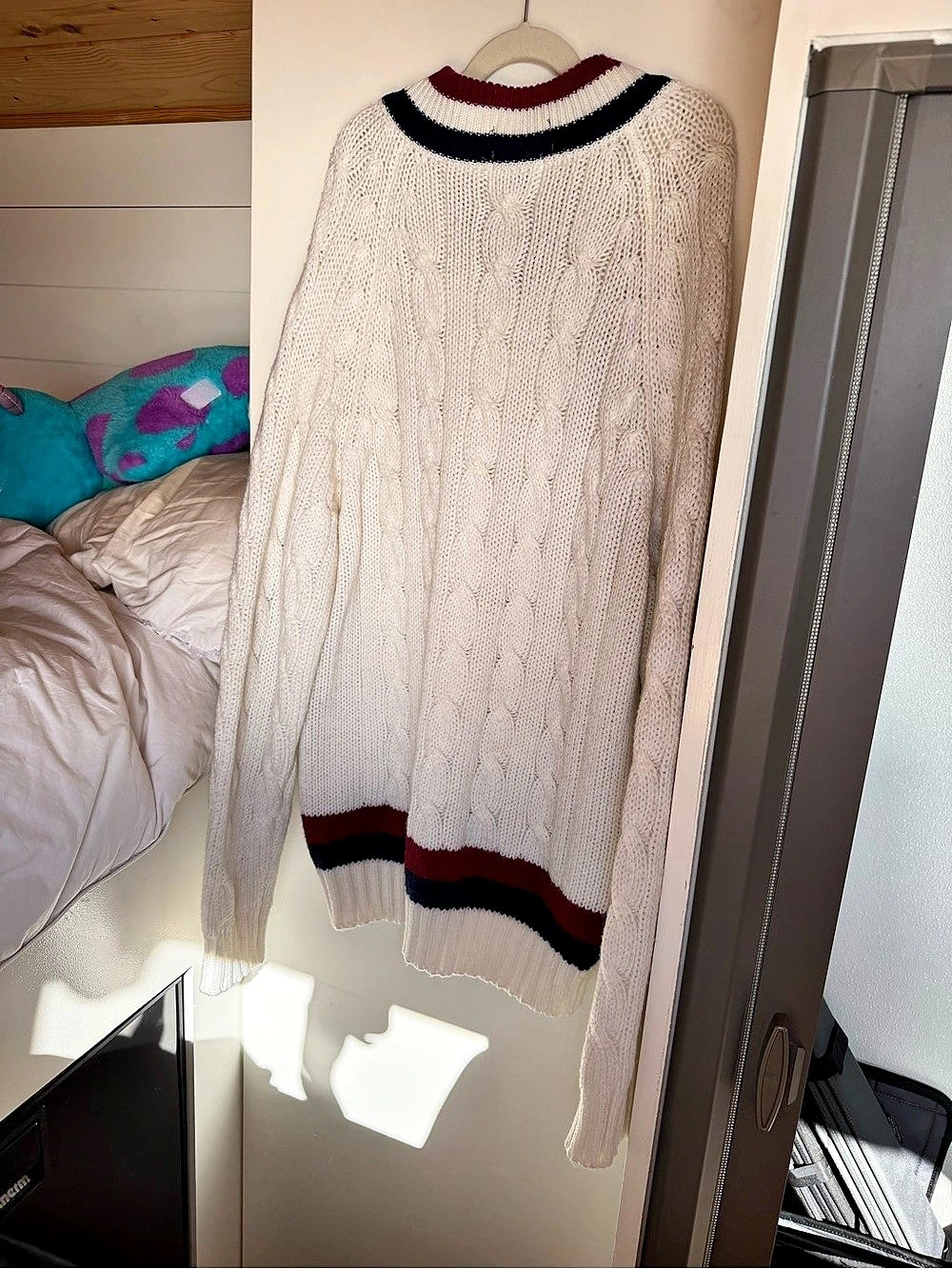 VTG 80s Izod Lacoste 100% Acrylic Cricket Sweater Deep V-Neck Size L - Picture 4 of 17